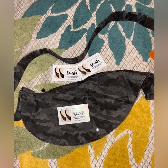 Sash Bag Black Camo Crossbody Sling Hands-Free Organizer - Picture 1 of 12
